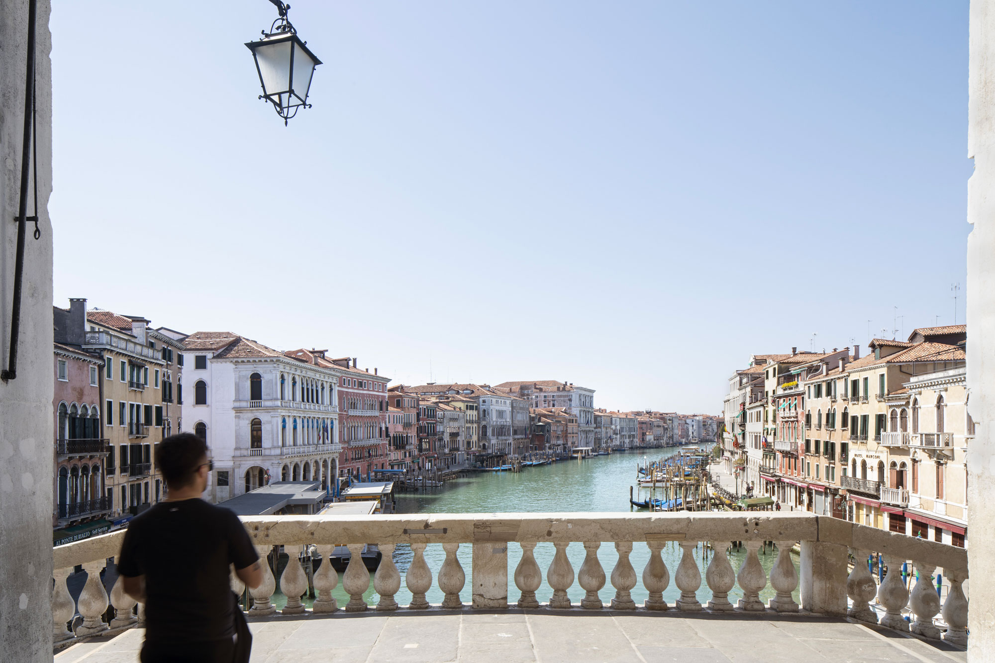 2. 39 6814 AC 2004 Veduta del Canal Grande dal Ponte di Rialto. 10.04.2020